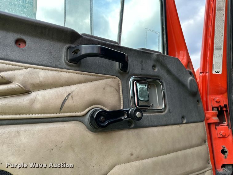 image for item DO3203 2002 Western Star 4900 semi truck