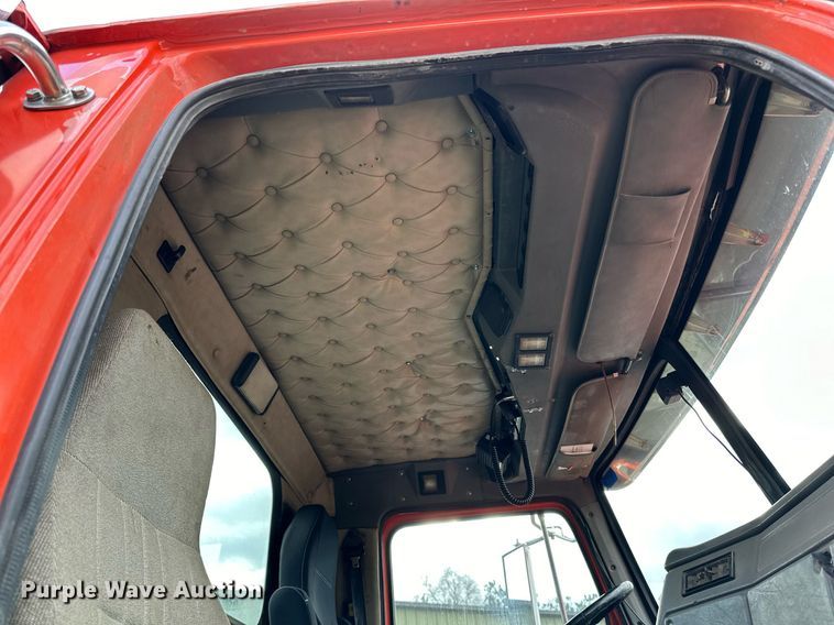 image for item DO3203 2002 Western Star 4900 semi truck