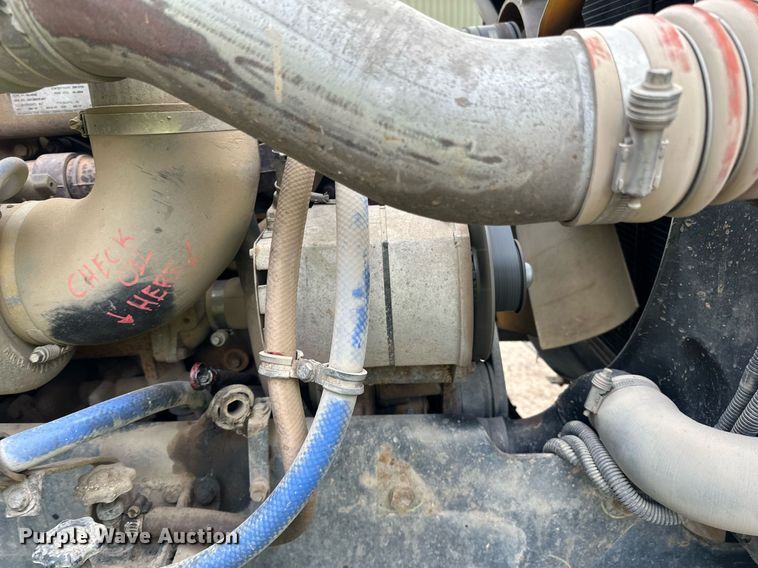 image for item DO3203 2002 Western Star 4900 semi truck