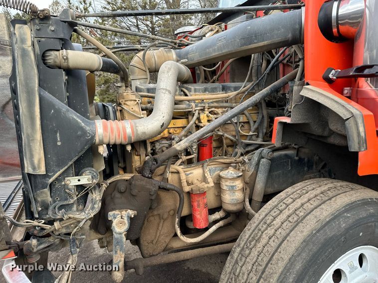 image for item DO3203 2002 Western Star 4900 semi truck