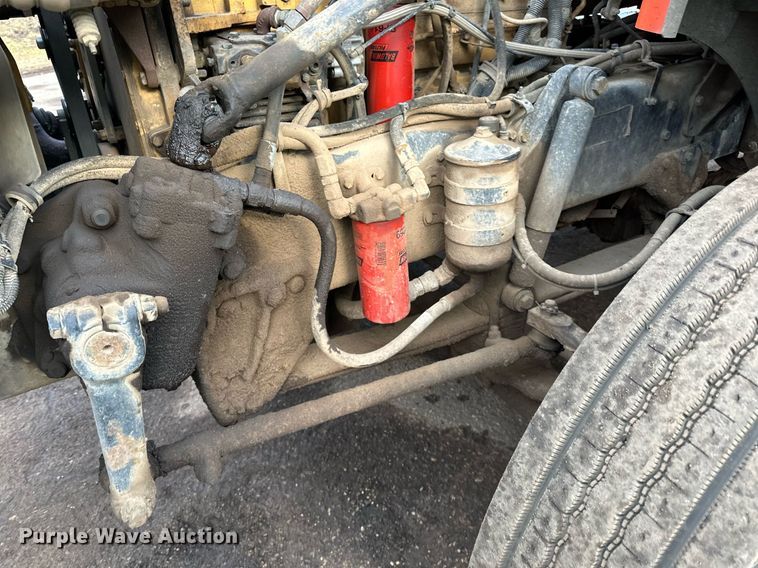 image for item DO3203 2002 Western Star 4900 semi truck