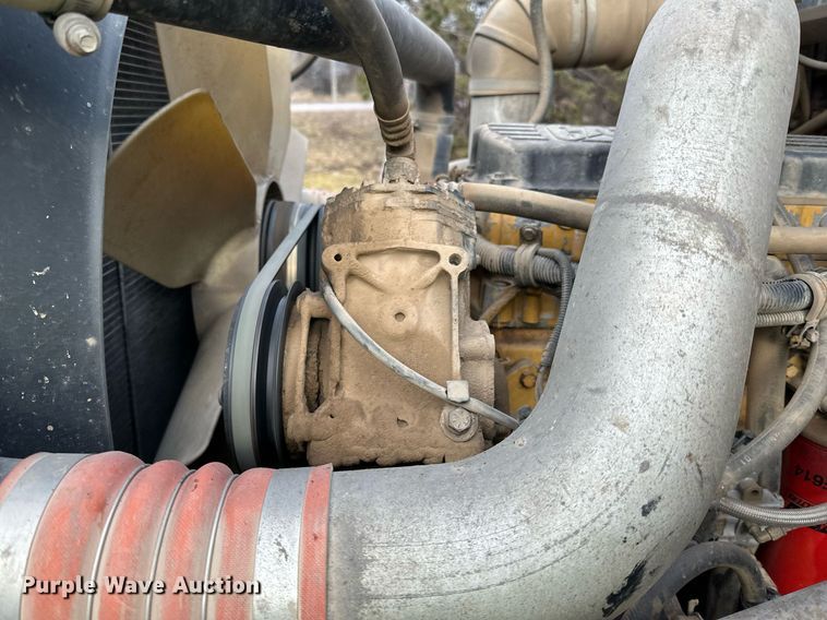 image for item DO3203 2002 Western Star 4900 semi truck