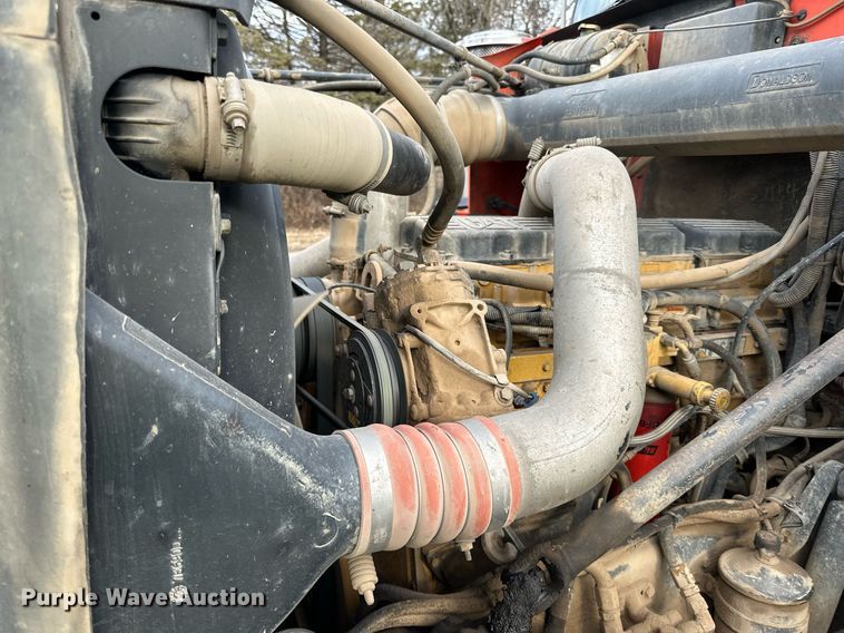 image for item DO3203 2002 Western Star 4900 semi truck