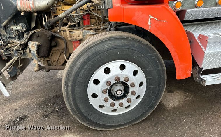 image for item DO3203 2002 Western Star 4900 semi truck