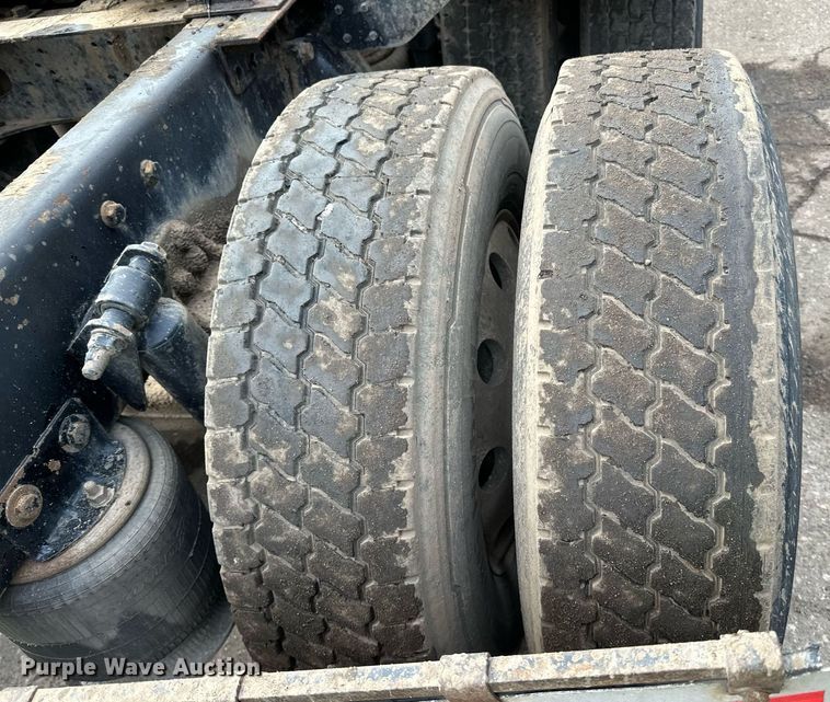 image for item DO3203 2002 Western Star 4900 semi truck