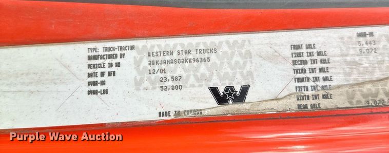 image for item DO3203 2002 Western Star 4900 semi truck