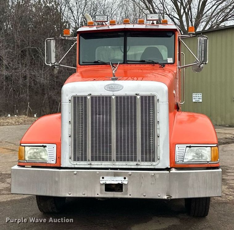 image for item DO3204 1998 Peterbilt  377 semi truck