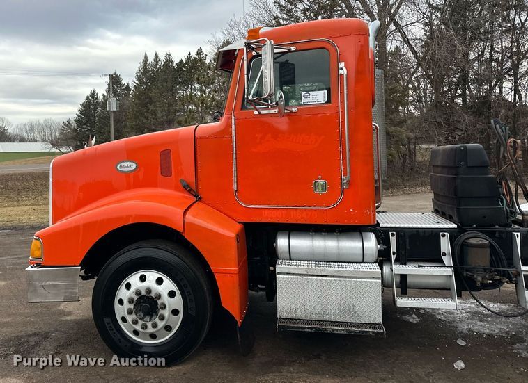 image for item DO3204 1998 Peterbilt  377 semi truck