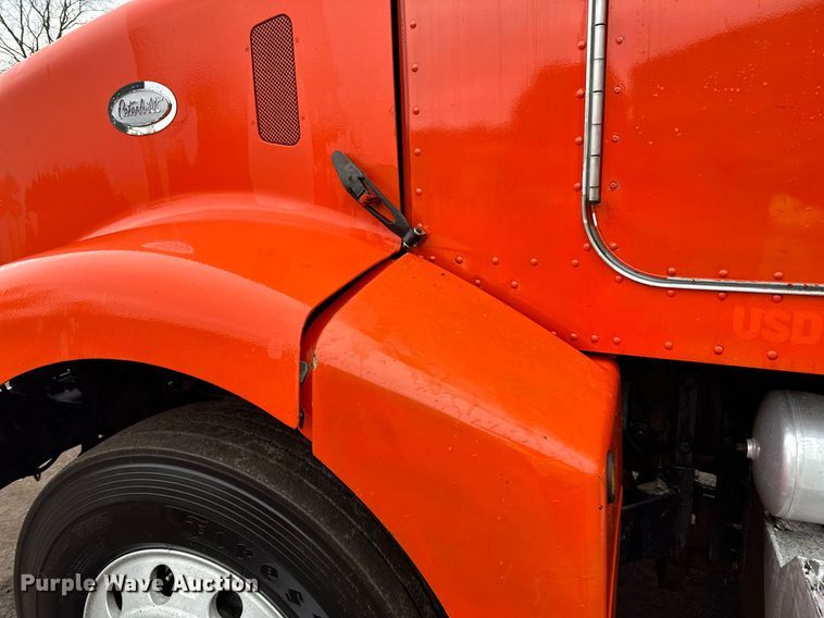 image for item DO3204 1998 Peterbilt  377 semi truck