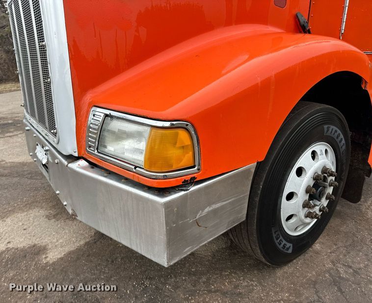 image for item DO3204 1998 Peterbilt  377 semi truck