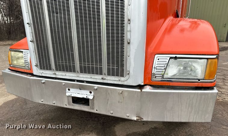 image for item DO3204 1998 Peterbilt  377 semi truck