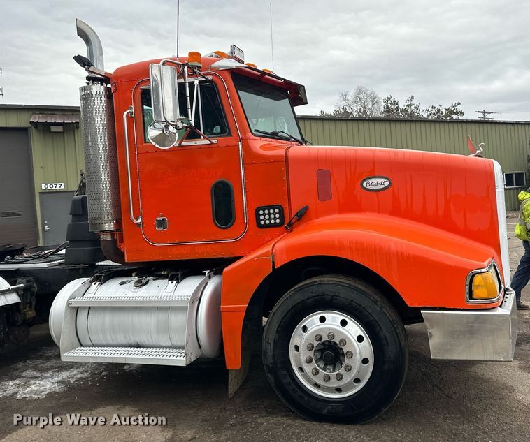 image for item DO3204 1998 Peterbilt  377 semi truck