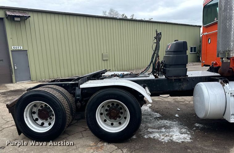 image for item DO3204 1998 Peterbilt  377 semi truck