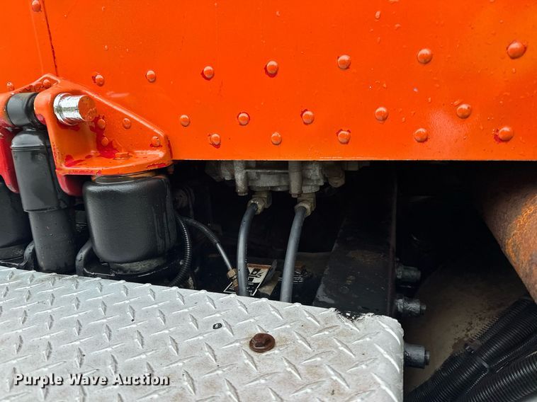 image for item DO3204 1998 Peterbilt  377 semi truck