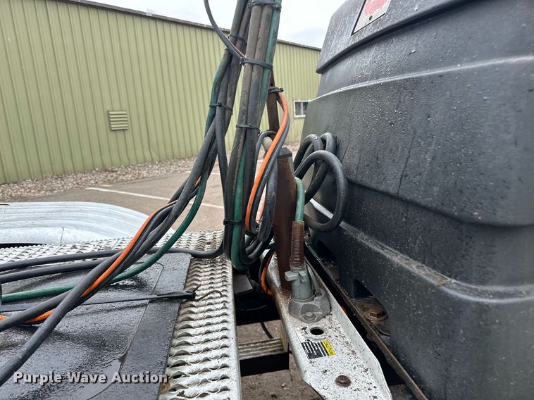 image for item DO3204 1998 Peterbilt  377 semi truck