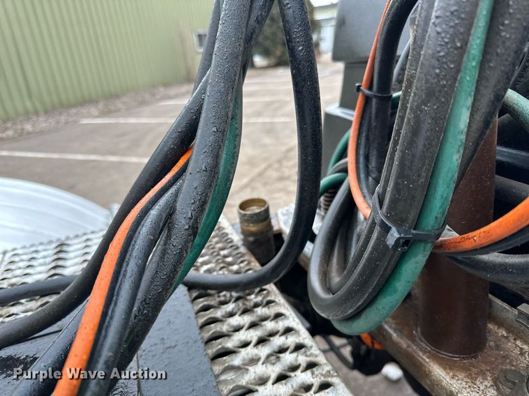 image for item DO3204 1998 Peterbilt  377 semi truck