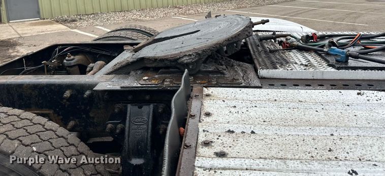 image for item DO3204 1998 Peterbilt  377 semi truck