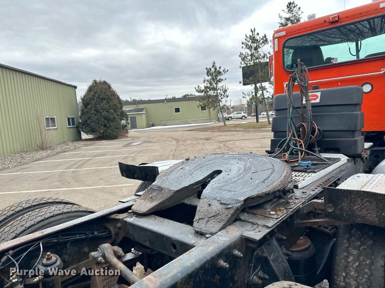 image for item DO3204 1998 Peterbilt  377 semi truck