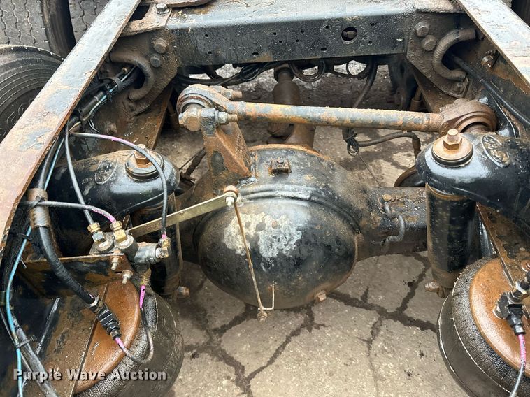 image for item DO3204 1998 Peterbilt  377 semi truck