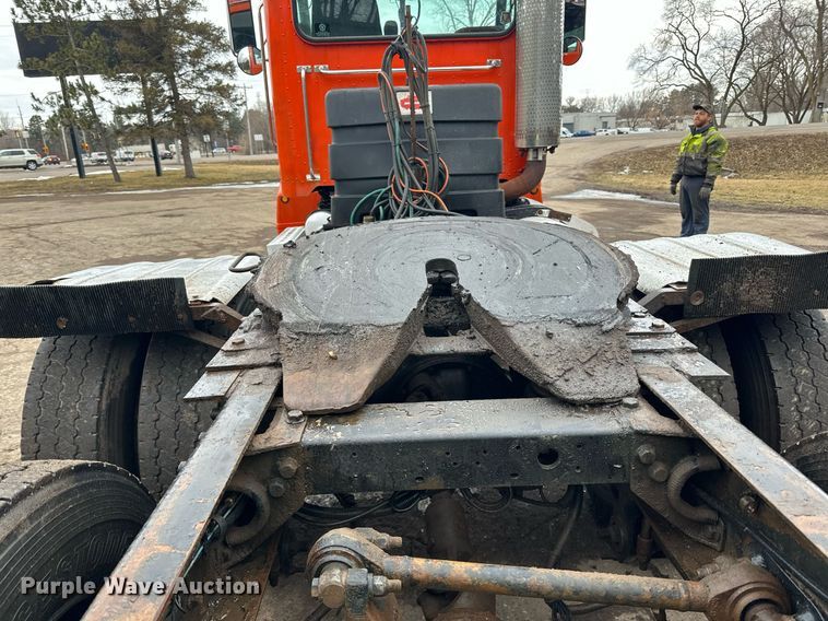 image for item DO3204 1998 Peterbilt  377 semi truck