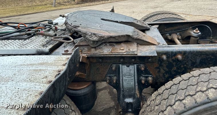 image for item DO3204 1998 Peterbilt  377 semi truck