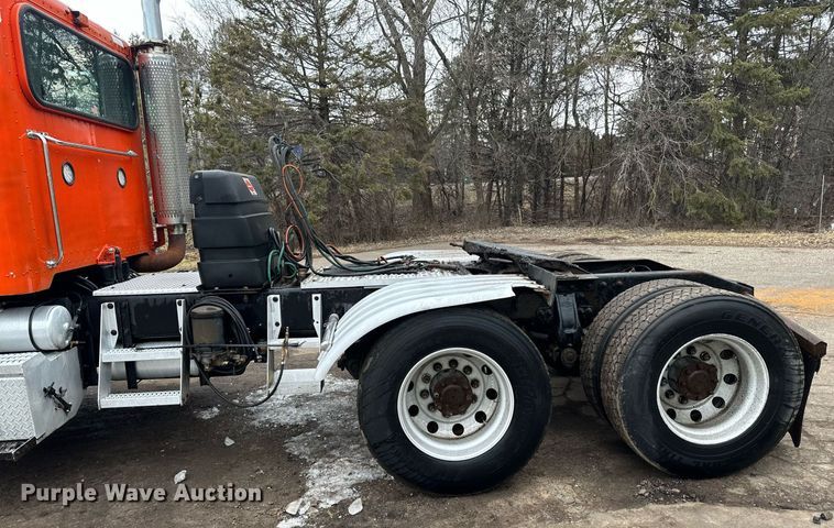 image for item DO3204 1998 Peterbilt  377 semi truck