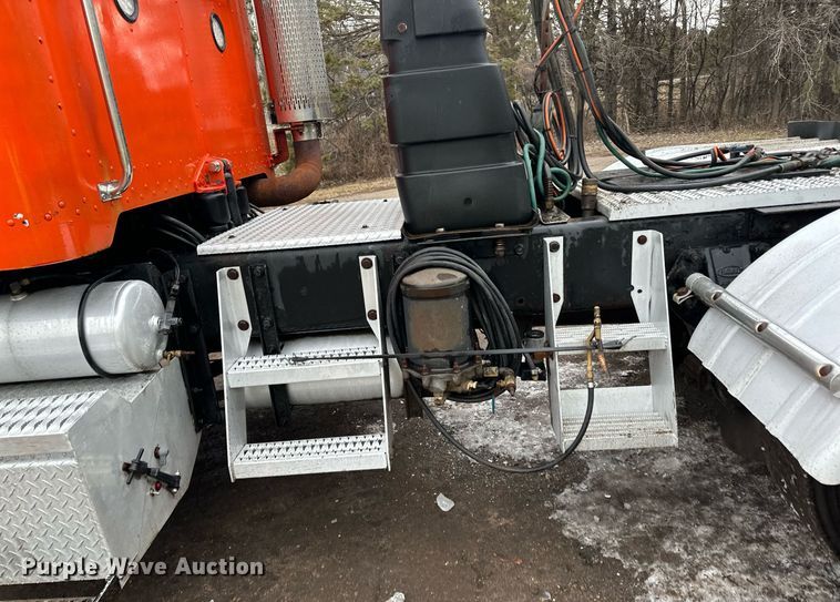 image for item DO3204 1998 Peterbilt  377 semi truck