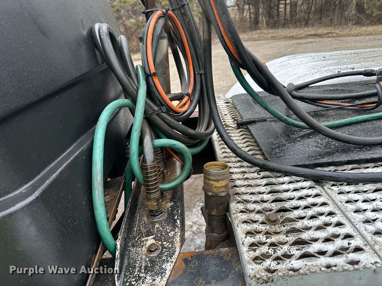 image for item DO3204 1998 Peterbilt  377 semi truck