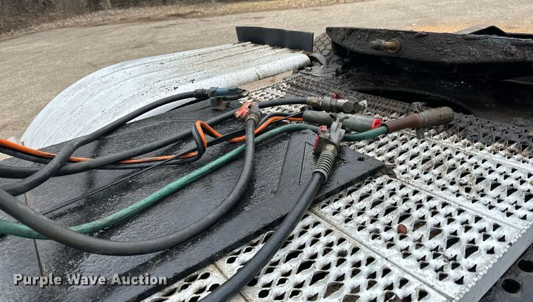 image for item DO3204 1998 Peterbilt  377 semi truck