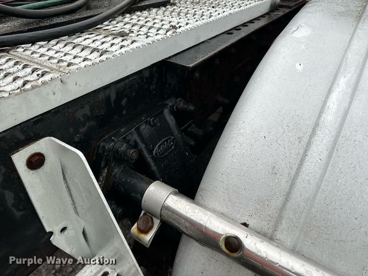 image for item DO3204 1998 Peterbilt  377 semi truck