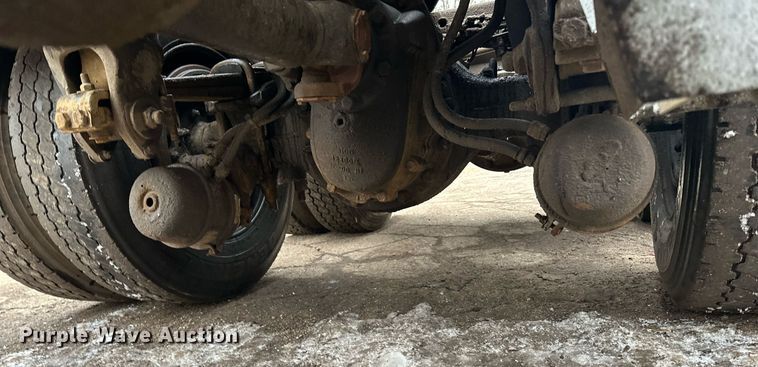 image for item DO3204 1998 Peterbilt  377 semi truck