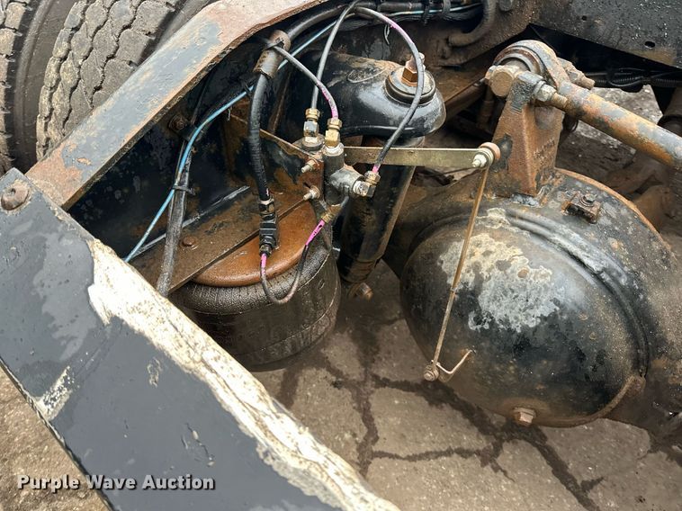 image for item DO3204 1998 Peterbilt  377 semi truck