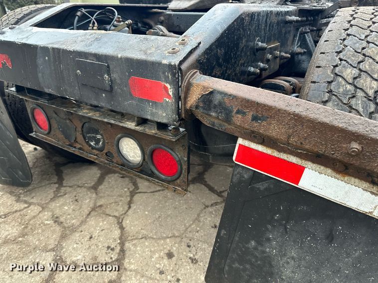 image for item DO3204 1998 Peterbilt  377 semi truck