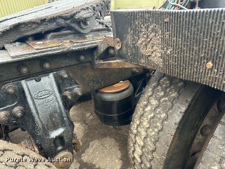 image for item DO3204 1998 Peterbilt  377 semi truck