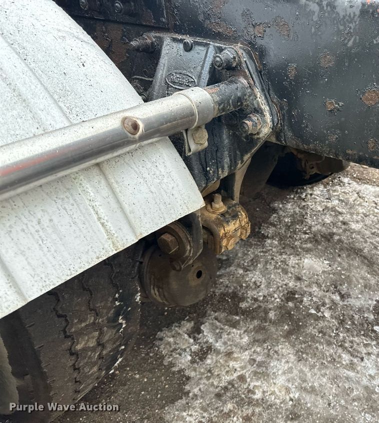 image for item DO3204 1998 Peterbilt  377 semi truck