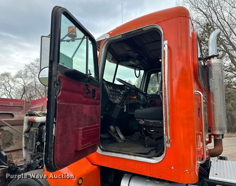 image for item DO3204 1998 Peterbilt  377 semi truck