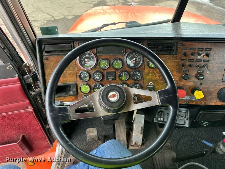 image for item DO3204 1998 Peterbilt  377 semi truck