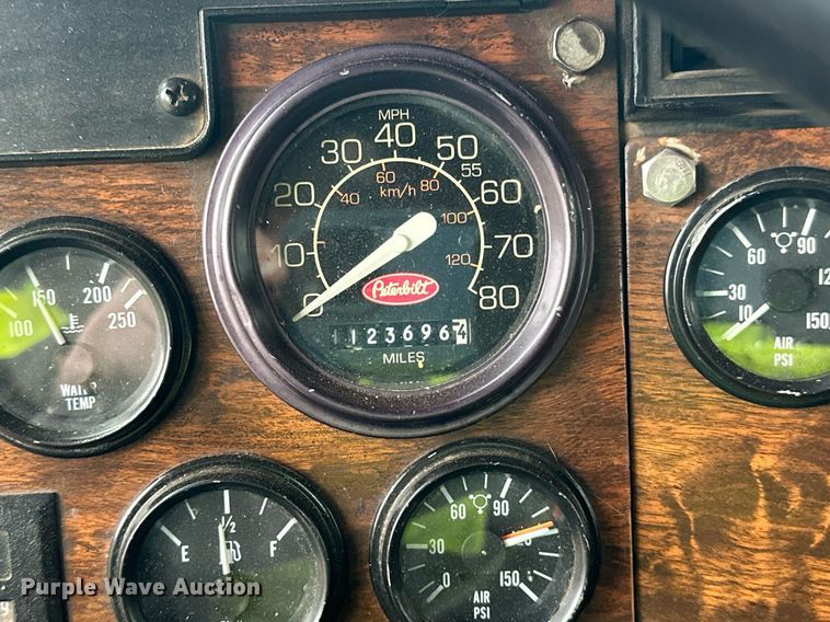 image for item DO3204 1998 Peterbilt  377 semi truck