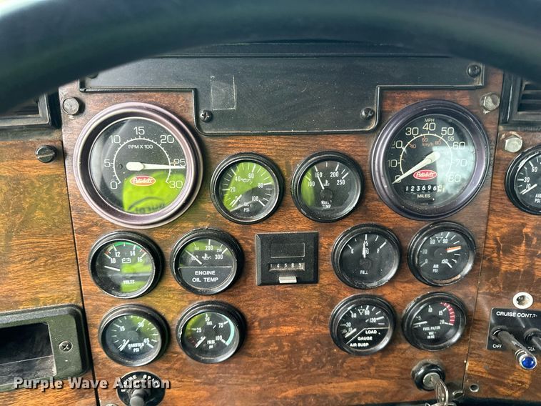 image for item DO3204 1998 Peterbilt  377 semi truck