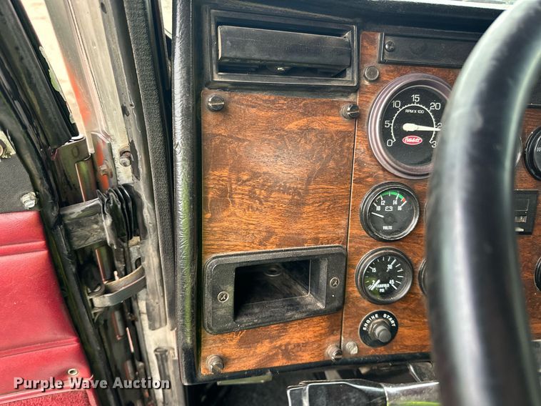 image for item DO3204 1998 Peterbilt  377 semi truck
