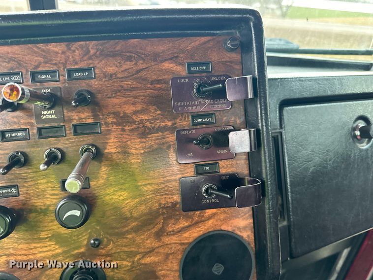 image for item DO3204 1998 Peterbilt  377 semi truck