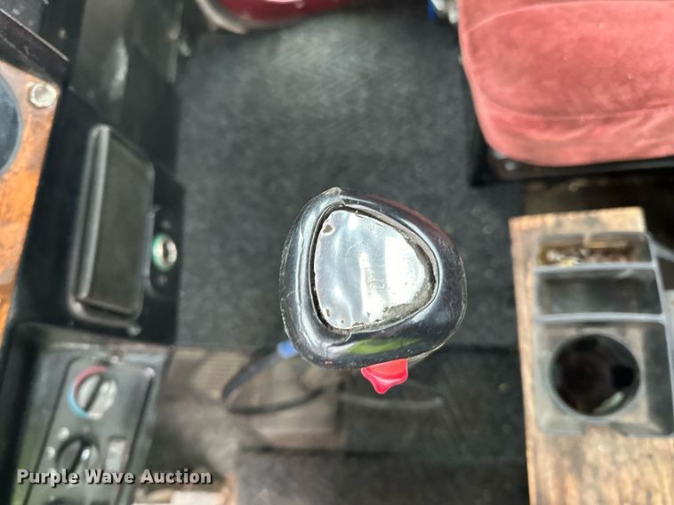 image for item DO3204 1998 Peterbilt  377 semi truck