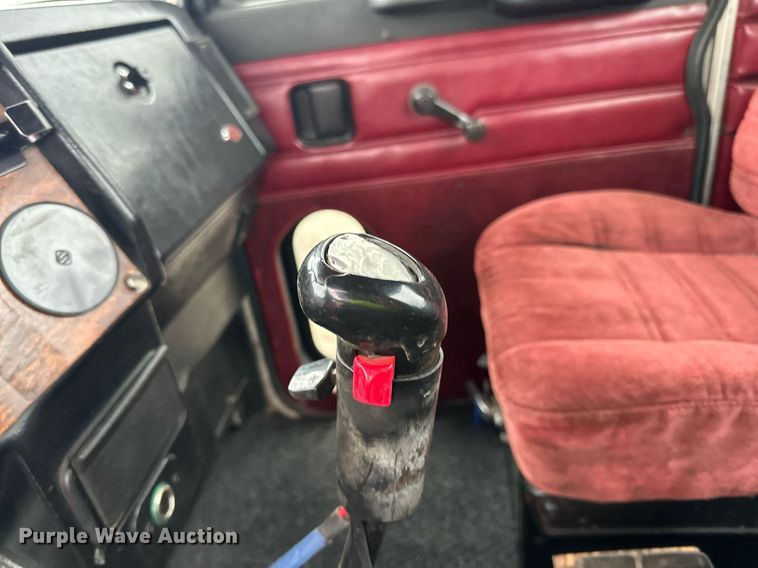 image for item DO3204 1998 Peterbilt  377 semi truck