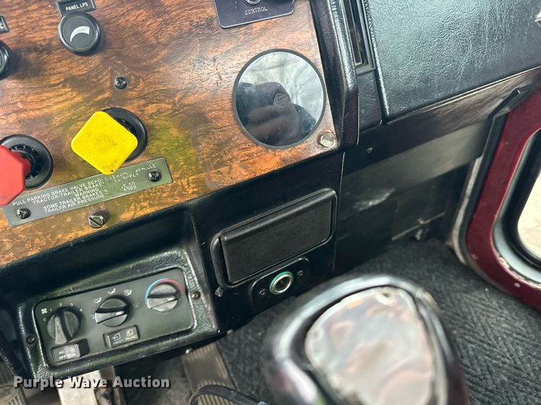 image for item DO3204 1998 Peterbilt  377 semi truck