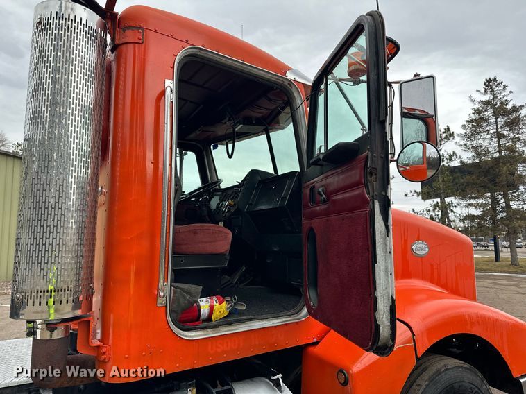 image for item DO3204 1998 Peterbilt  377 semi truck