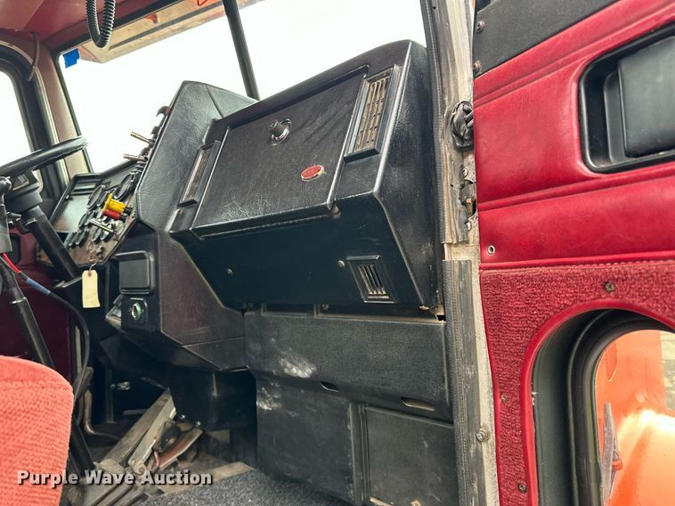 image for item DO3204 1998 Peterbilt  377 semi truck