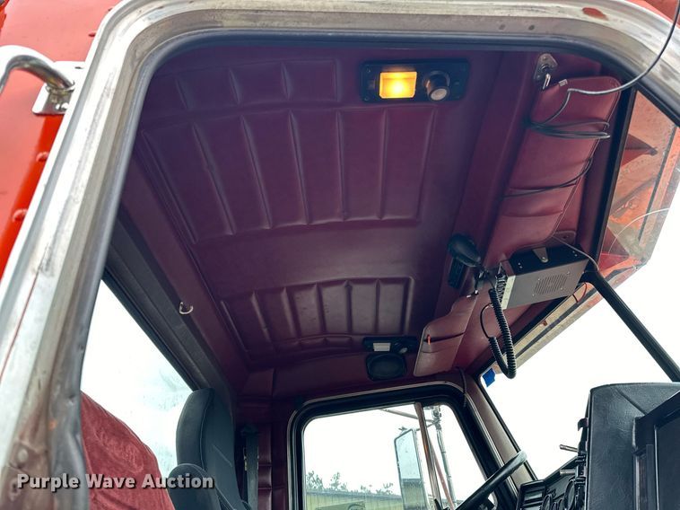 image for item DO3204 1998 Peterbilt  377 semi truck