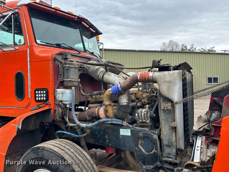 image for item DO3204 1998 Peterbilt  377 semi truck