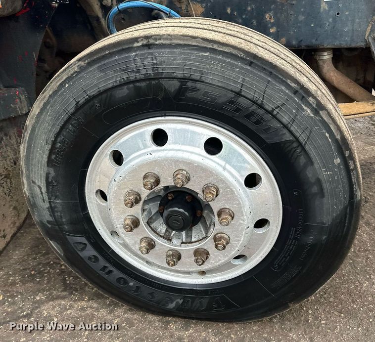 image for item DO3204 1998 Peterbilt  377 semi truck