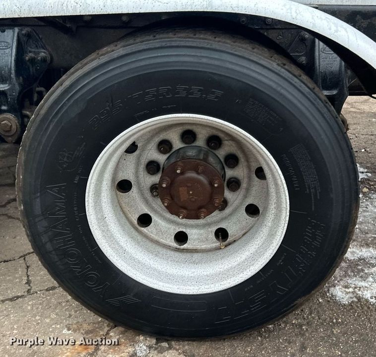 image for item DO3204 1998 Peterbilt  377 semi truck